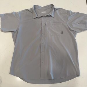 Columbia Men's Light Gray Casual Button Down Shirt